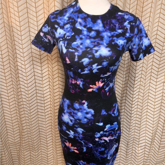 Alexander McQueen black floral knit bodycon dress - Picture 4 of 9